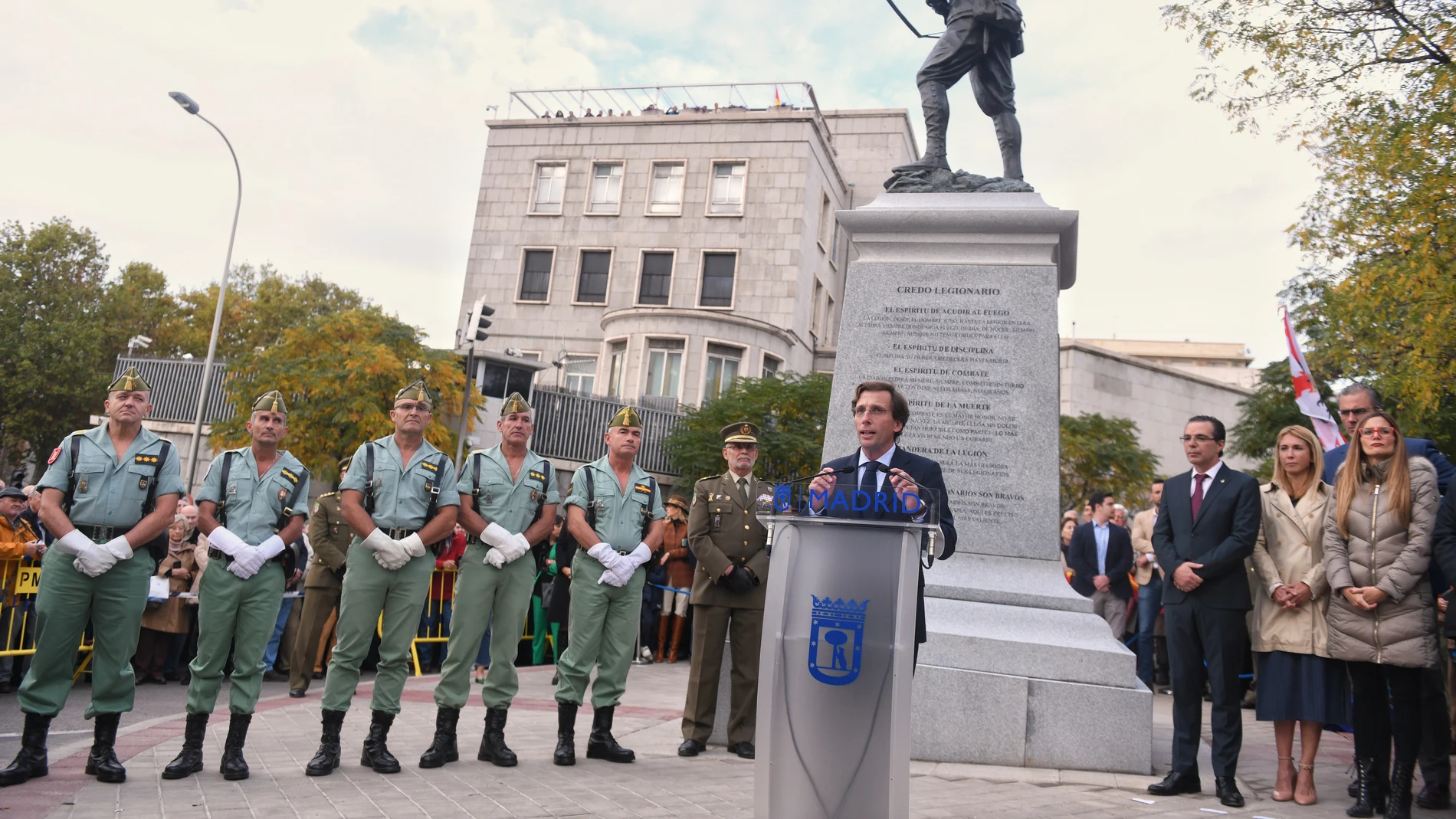 El alcalde de Madrid, José Luis Martínez-Almeida, en la inauguración de la Estatua al Legionario
