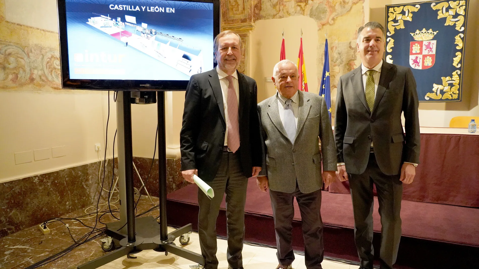 El consejero de Cultura y Turismo de la Junta de Castilla y León, Gonzalo Santonja, el director general de Feria de Valladolid, Alberto Alonso, y el director general de Turismo, Ángel González presentan la Feria Intur