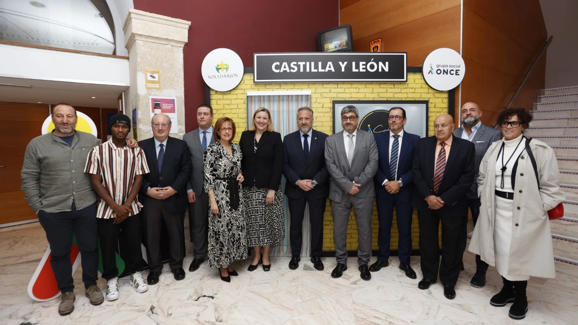 Autoridades y galardonados con los Premios Solidarios de la ONCE en Castilla y León