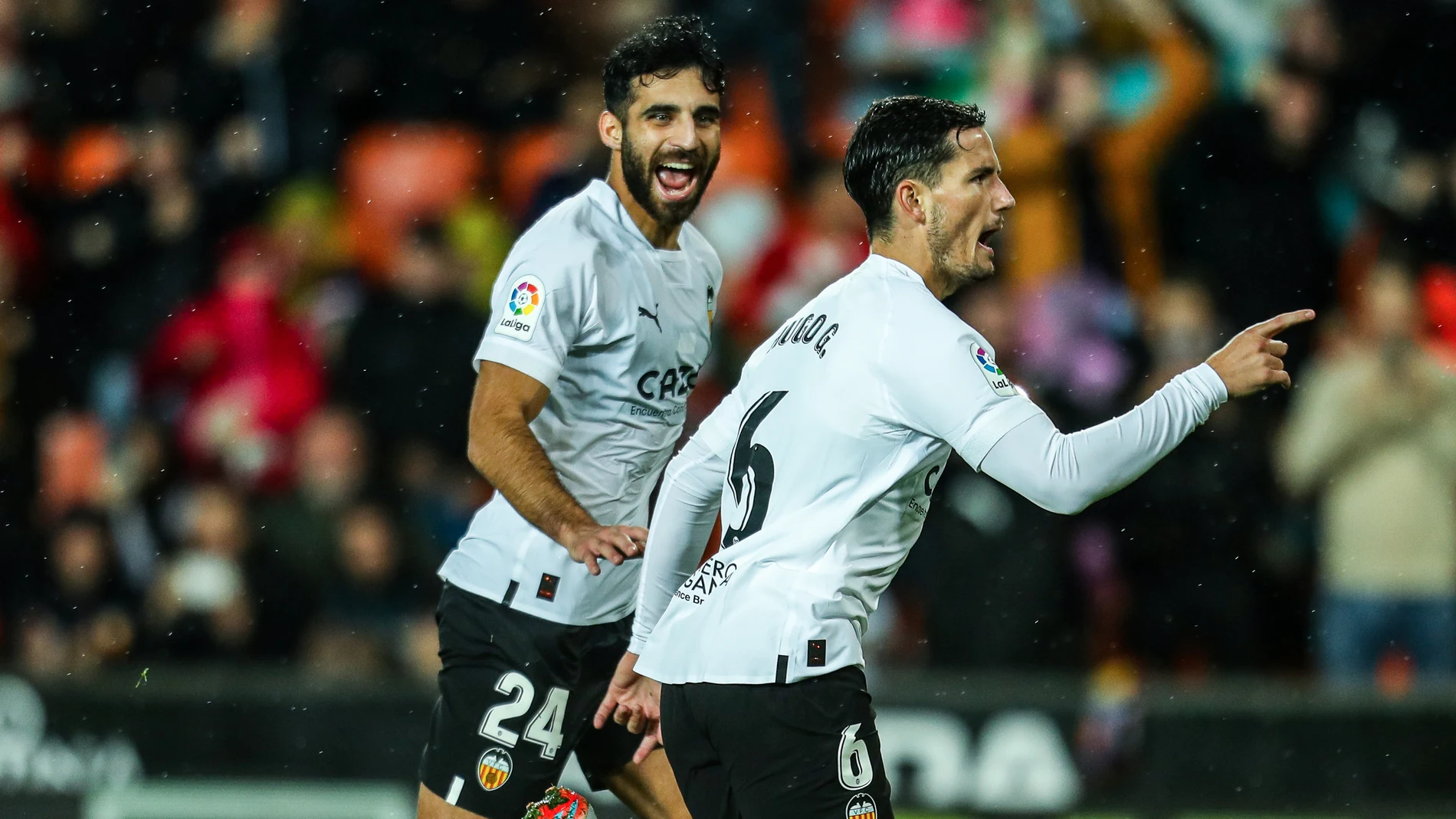Guillamón celebra el segundo gol del Valencia al Betis en Mestalla