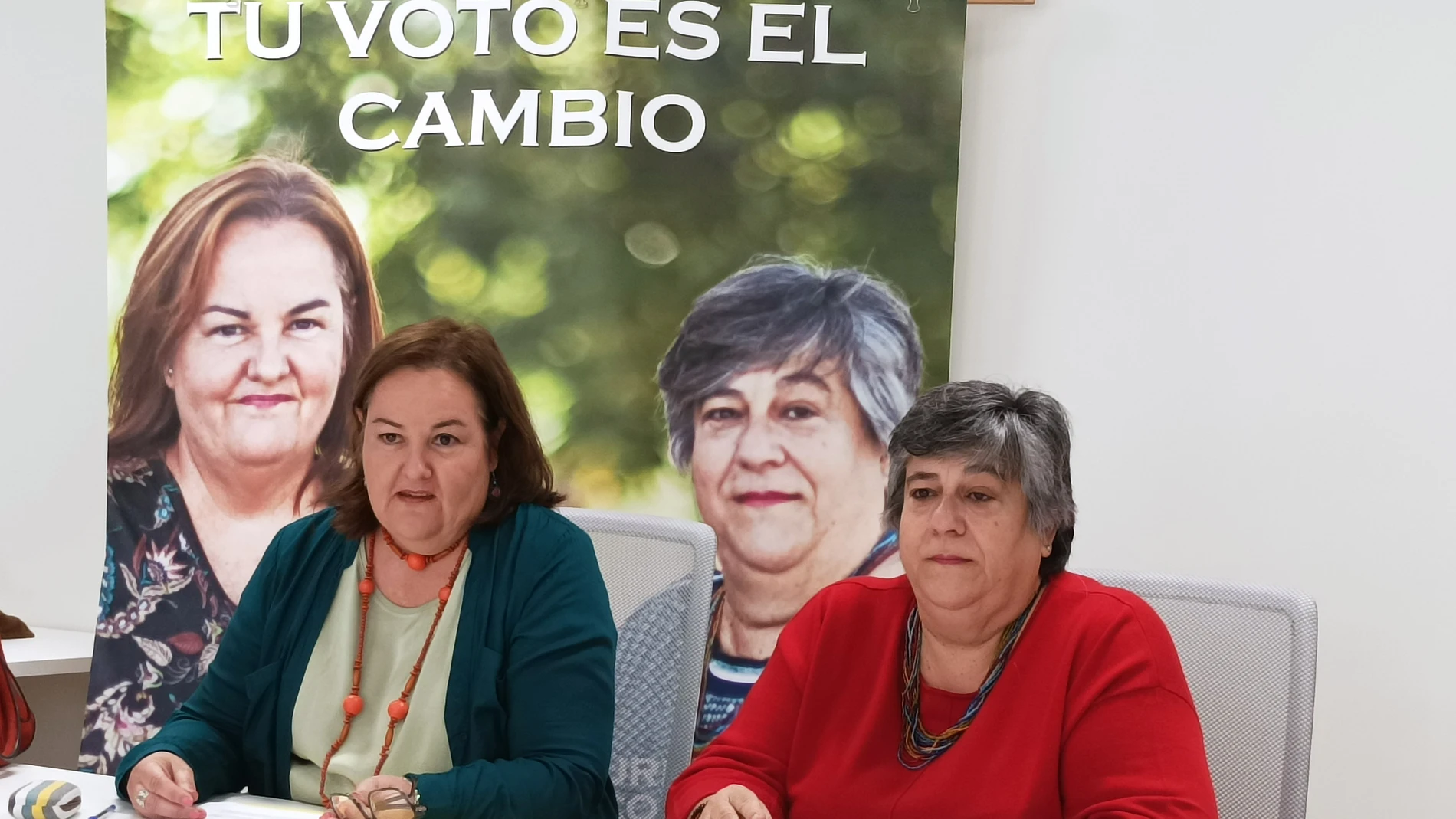 La abogada Begoña Trigo (izda.), candidata a la presidencia del ICAM, junto a su número dos, Lourdes Pulido, en la presentación de su candidatura