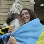 Ucranianos se manifiestan en el centro de Odesa para celebrar la liberación de Jersón