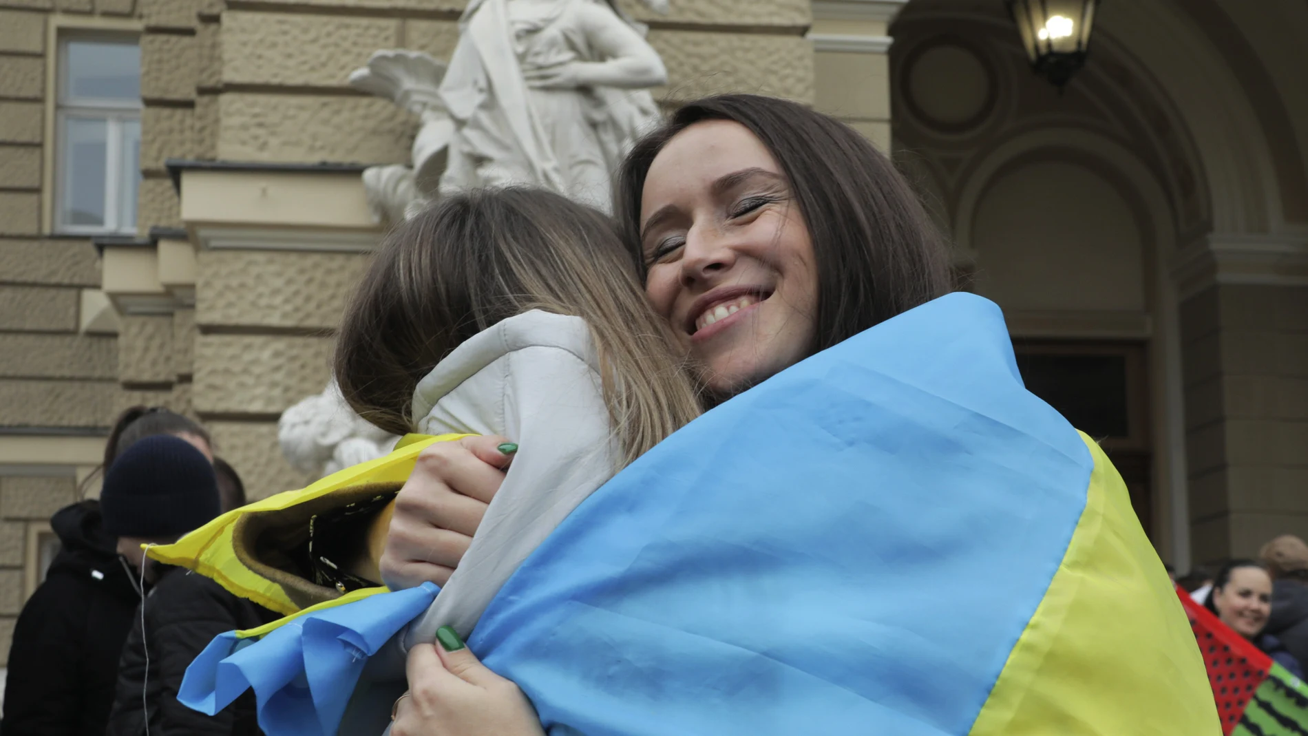 Ucranianos se manifiestan en el centro de Odesa para celebrar la liberación de Jersón