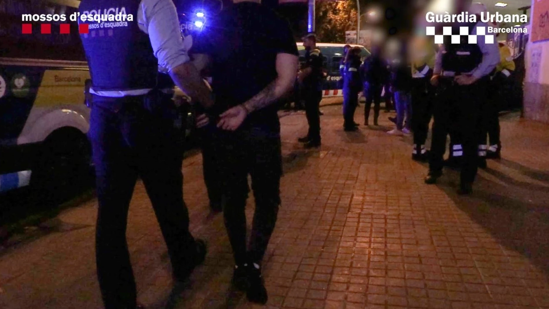 Dispositivo con 100 agentes en una discoteca del Paral·lel de Barcelona, con un detenidoMOSSOS D'ESQUADRA