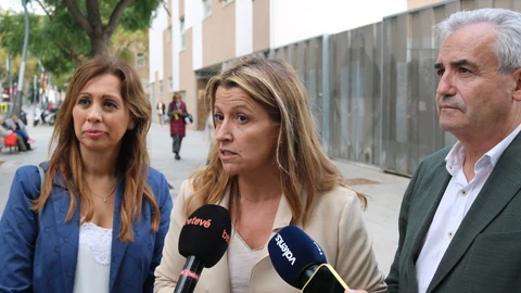 La presidenta de Valents, Eva Parera; el concejal de la formación, Oscar Benítez, y la concejal no adscrita, Marilén Barceló.VALENTS