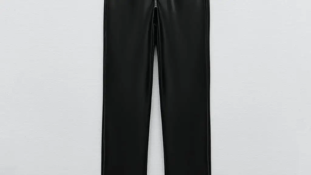 Pantalón slim flore aberturas efecto piel, de Zara