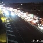 Retención en la A-7 entre Chiva y Torrent (Valencia) por el vuelco de un camión