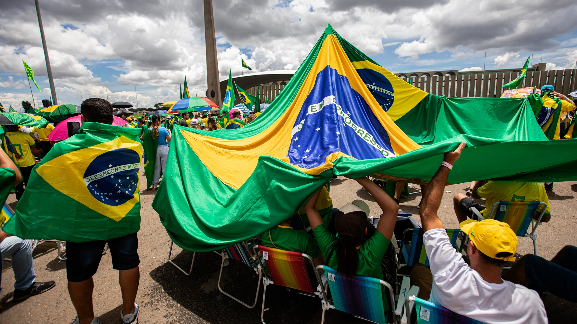Simpatizantes de Jair Bolsonaro protestan en el Cuartel General del Ejército, hoy, en Brasilia