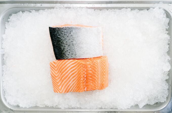 El pescado nunca se puede descongelar a temperatura ambiente | Fuente: Deane Bayas / Pexels