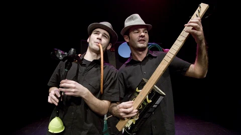 Vibra-tó fabrica instrumentos con materiales reciclables