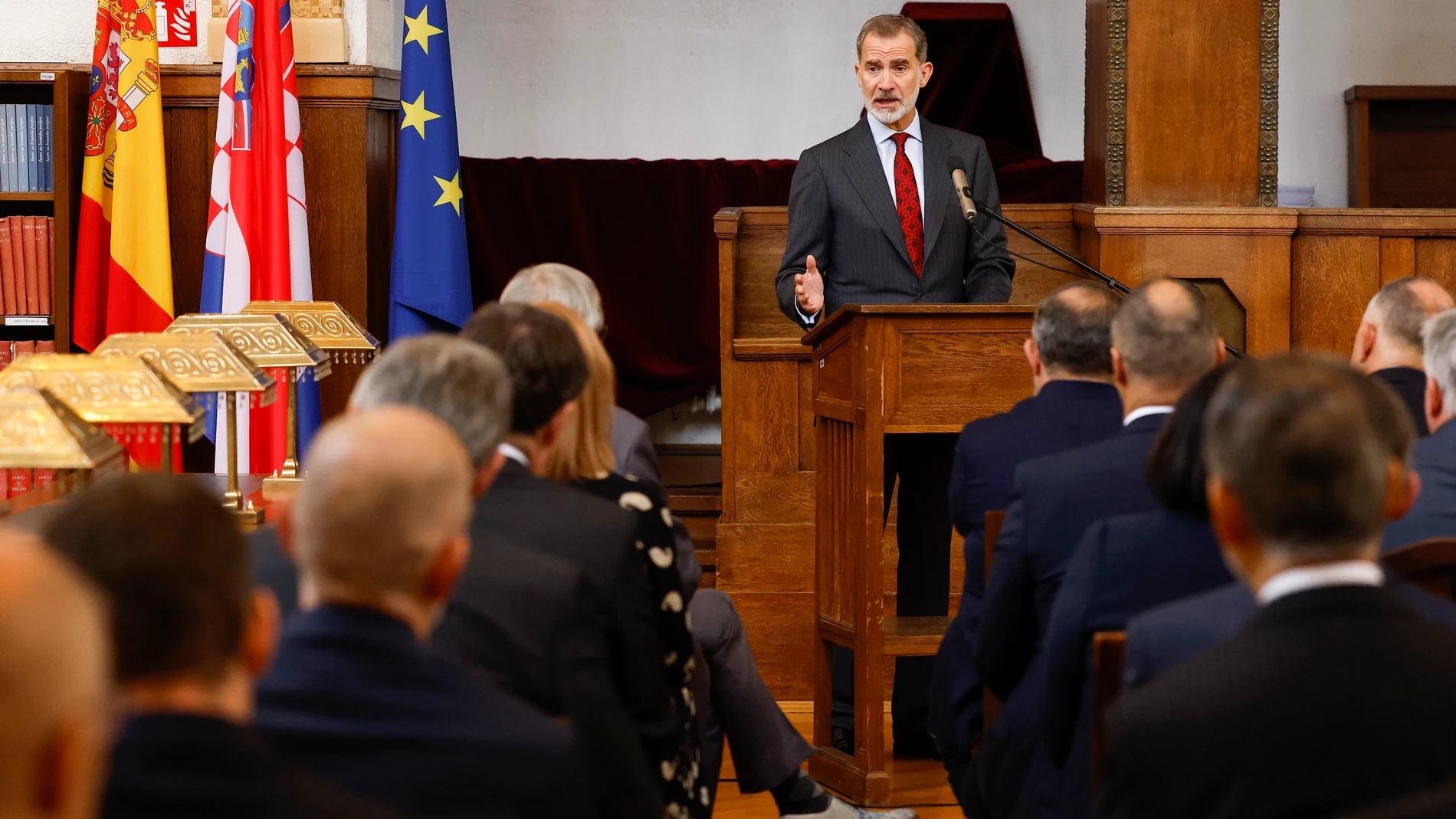 El rey Felipe VI pronuncia un discurso durante su participación en un foro científico empresarial centrado en el proyecto IFMIF-DONES