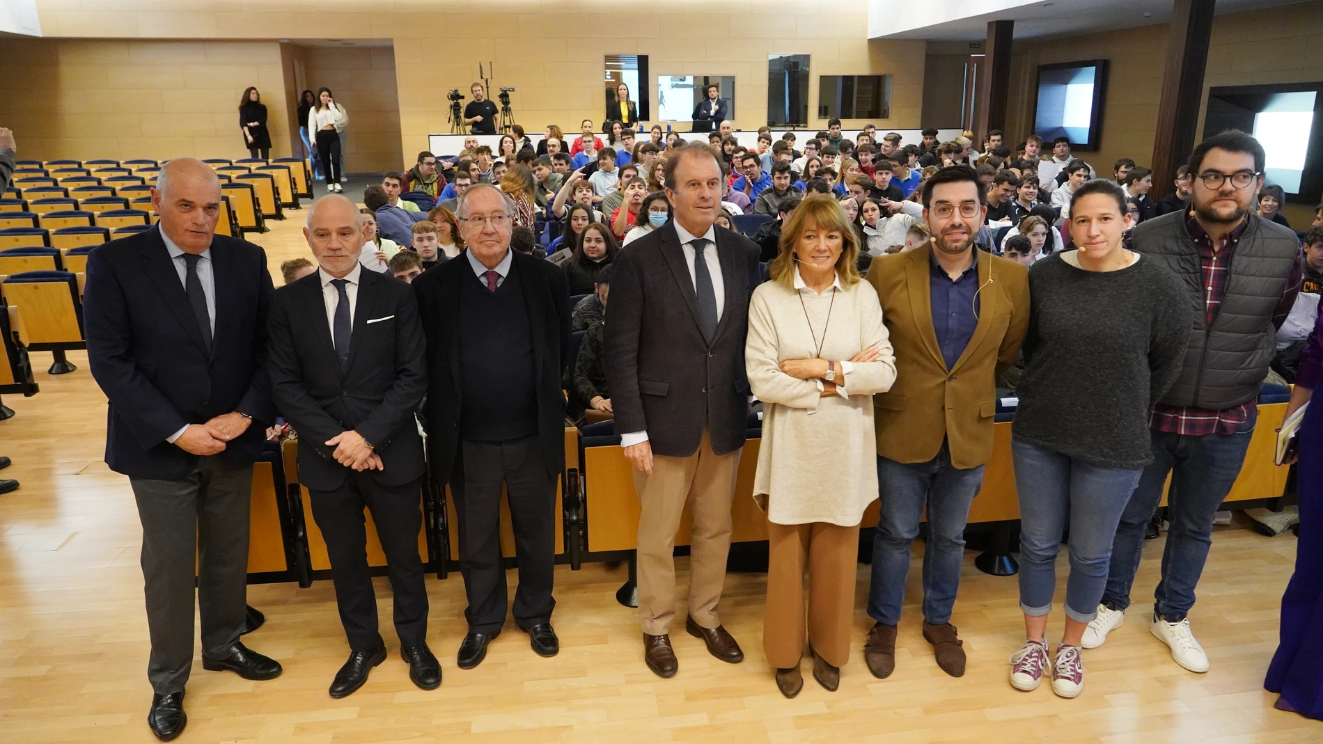 La Cámara de Comercio de Valladolid presenta la iniciativa "Valores que construyen sueños", que promueve la importancia de valores como el esfuerzo, la perseverancia, el afán de superación o el trabajo en equipo para alcanzar metas personales y profesionales