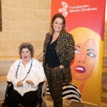 La presentadora Toñi Moreno unto a la artista María Jiménez