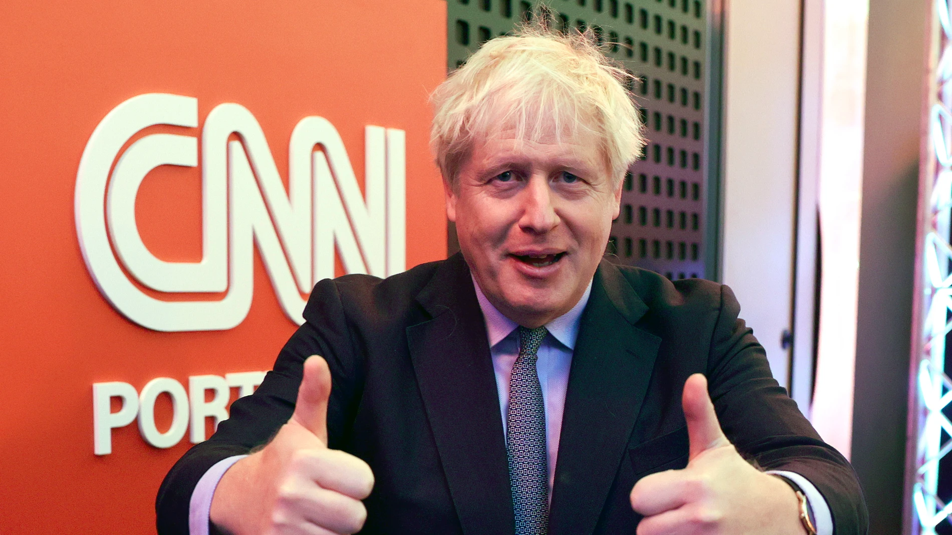 Boris Johnson cree que Rishi Sunak ha cedido ante Bruselas
