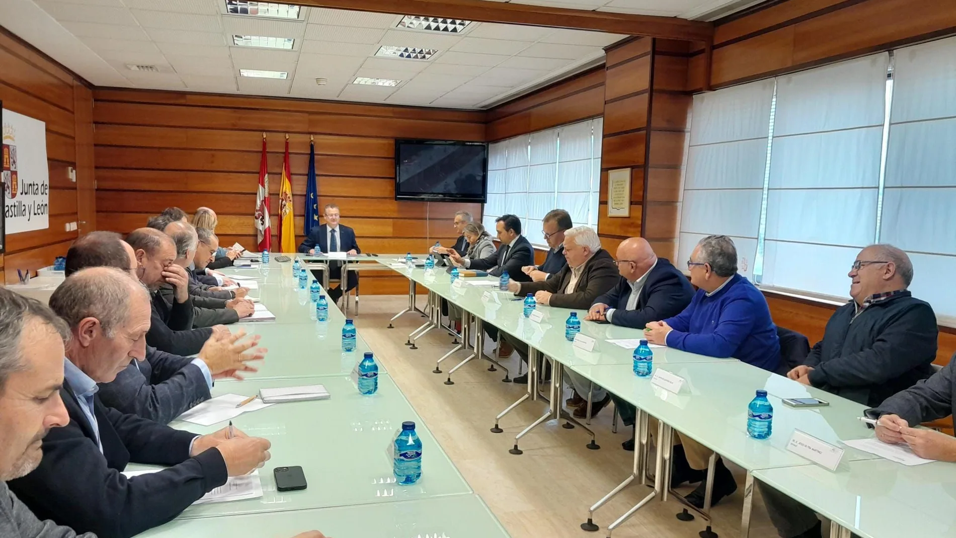El consejero Gerardo Dueñas preside la reunión del Comité de Cooperativismo Agrario