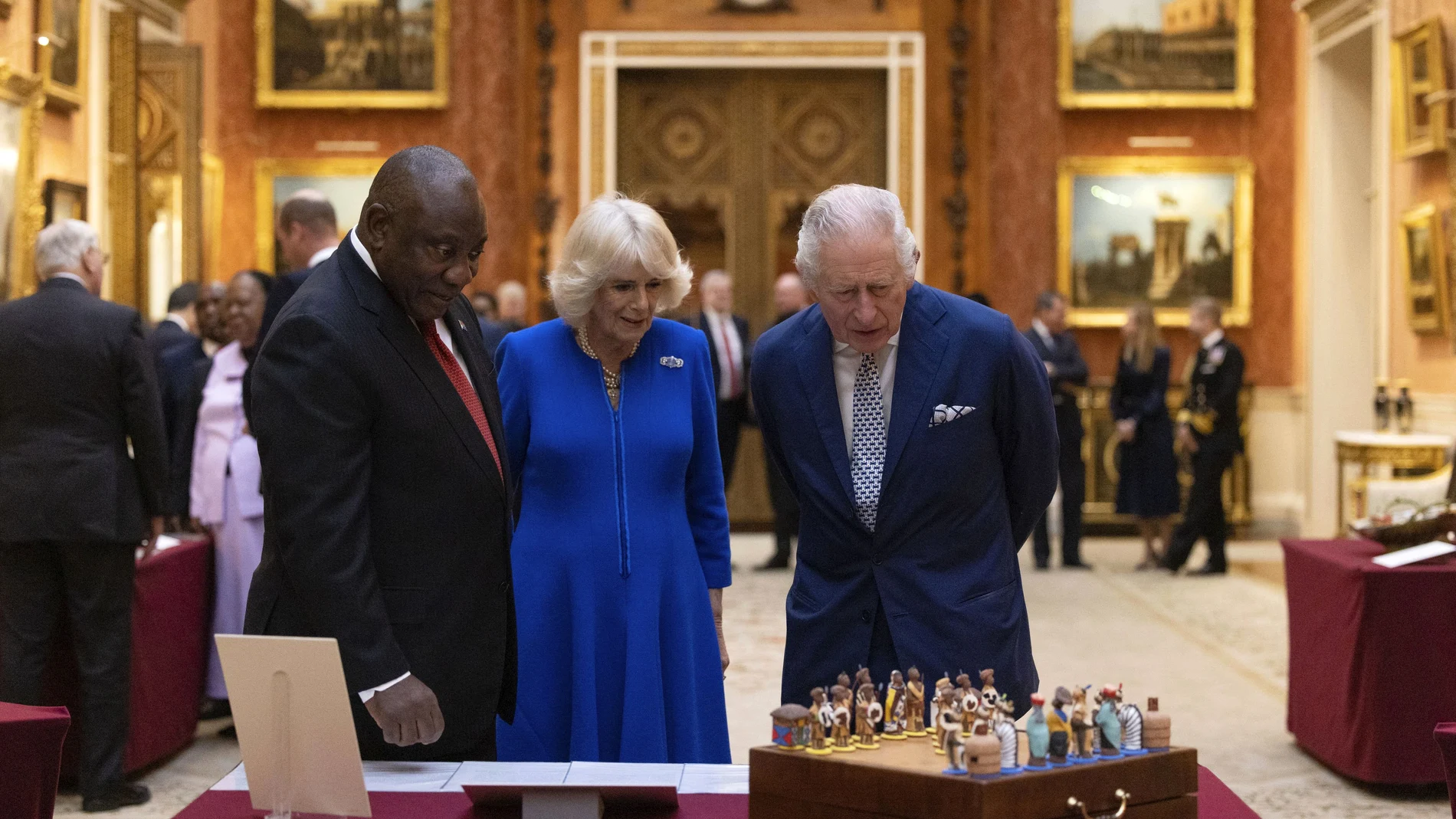 El presidente de Suráfrica, Cyril Ramaphosa, junto a Carlos III y Camilla en el Palacio de Buckingham