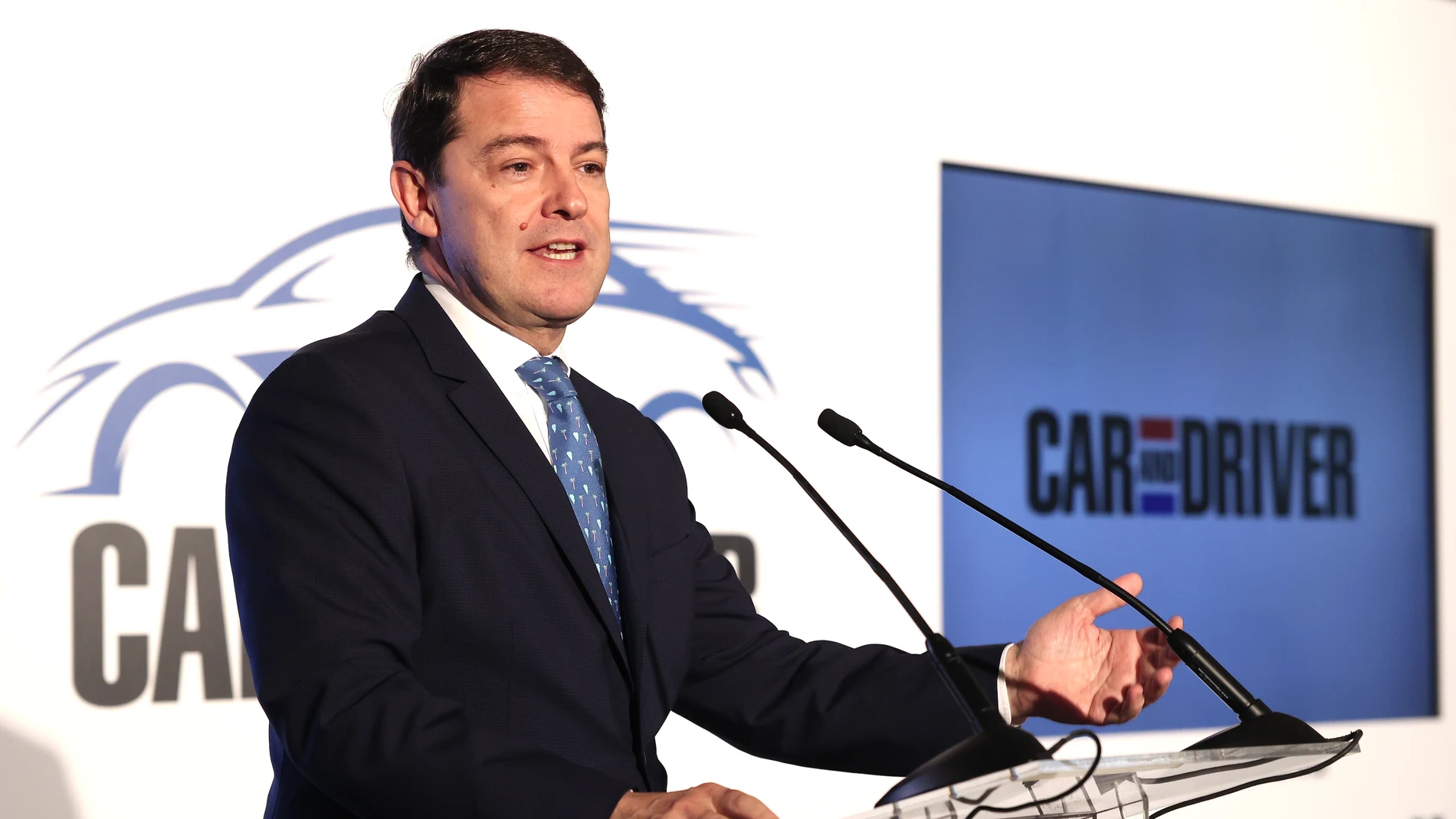 El presidente de la Junta, Alfonso Fernández Mañueco, participa en la entrega de los premios Card&Drive