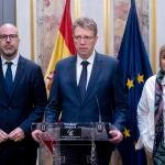 (I-D) Los diputados del PDeCAT, Genís Boadella, Ferran Bel y Concepció Cañadell, intervienen durante una sesión plenaria en el Congreso de los Diputados.
