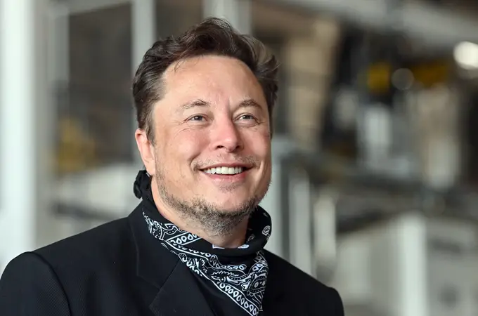 A Elon Musk le sale una firme competidora en sus planes espaciales