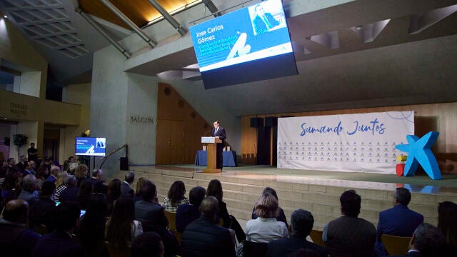 El consejero de Universidad e Innovación de la Junta de Andalucía, José Carlos Gómez Villamandos, interviene durante el acto conmemorativo del décimo aniversario del convenio de colaboración entre MicroBank y la fundación Andalucía Emprende en el Teatro de la Maestranza, a 22 de noviembre de 2022 en Sevilla (Andalucía, España). Microbank celebra el X aniversario de colaboración con Andalucía Emprende, un órgano de la Junta de Andalucía para ayudar a emprendedores.22 NOVIEMBRE 2022Joaquin Corchero / Europa Press22/11/2022