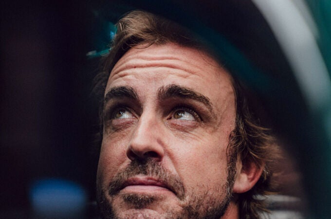 Fernando Alonso con Aston Martin Fernando Alonso con Aston Martin