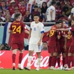 Los jugadores españoles celebran el séptimo gol contra Costa Rica