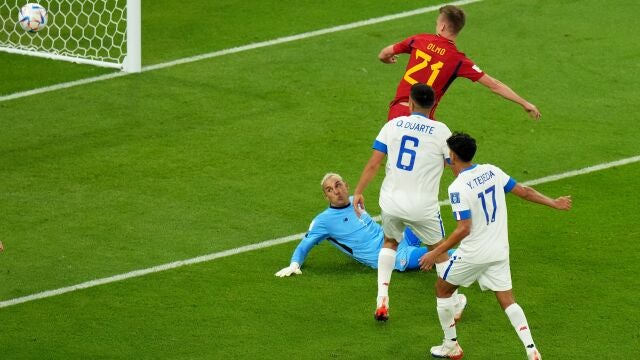 Dani Olmo superó la salida de Keylor Navas para adelantar a España ante Costa Rica