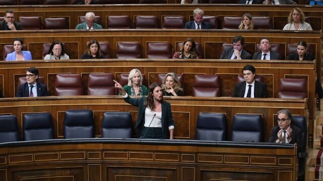 La ministra de Igualdad, Irene Montero, interviene en una sesión plenaria en el Congreso de los Diputados, a 23 de noviembre de 2022