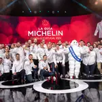 Los cocineros con una estrella Michelin posan durante la Gala de la Guía Michelin 2023, en la que da a conocer los restaurantes distinguidos en España y Portugal, celebrada este martes en el Palacio de Congresos El Greco, en Toledo