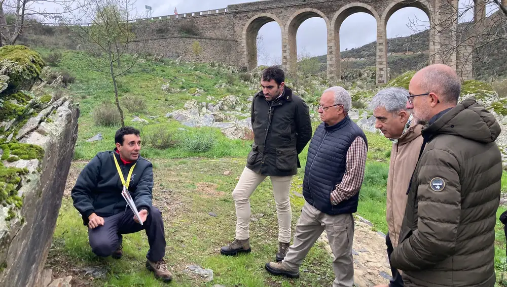 El consejero de Cultura, Turismo y Deporte, Gonzalo Santonja, visita el yacimiento Siega Verde