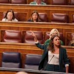 La ministra de Igualdad, Irene Montero, interviene en una sesión plenaria en el Congreso de los Diputados