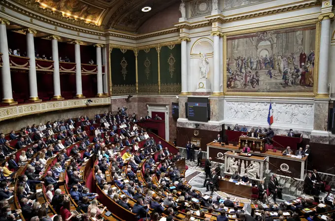 Francia da el primera paso para consagrar el derecho al aborto en la Constitución