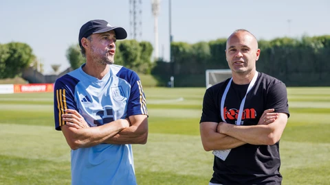 Andrés Iniesta, en su visita a la concentración de España