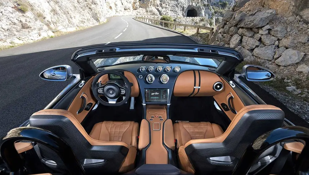 Interior del automóvil Thunderball EV Roadster.
