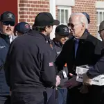 Joe Biden visitia el Departament de Bomberos de Nantucket (Massachusett) el Día de Acción de Gracias