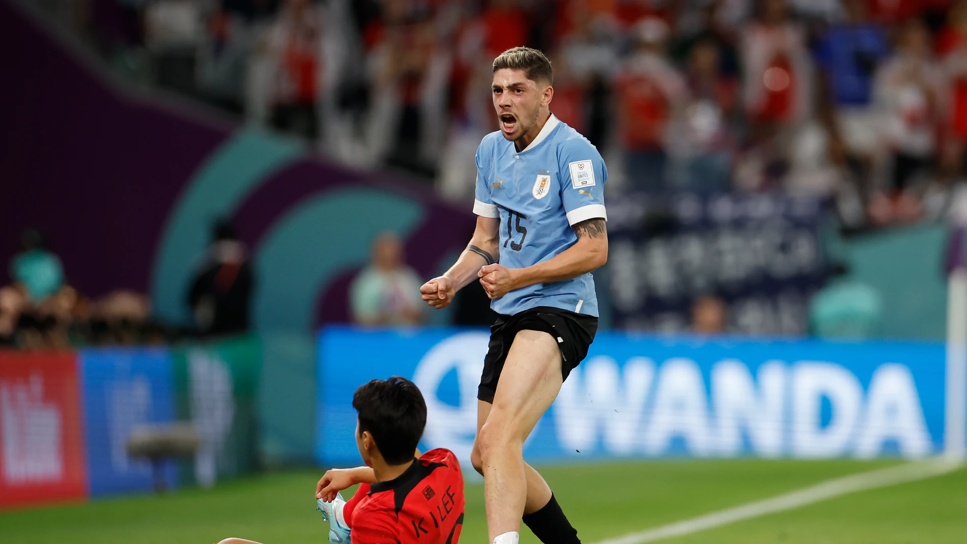 Fede Valverde, eufórico tras robar un balón a Kang-in Lee en el uruguay - Corea del Sur