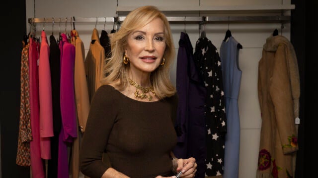 Carmen Lomana en su mercadillo solidario.