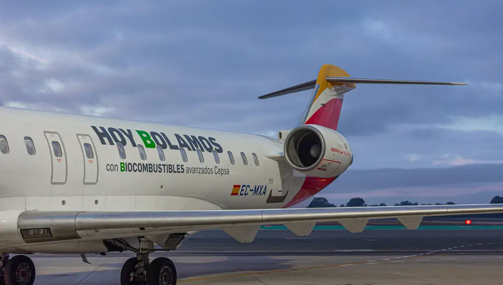 Un avión de Iberia con biocombustible en el Aeropuerto de Sevilla