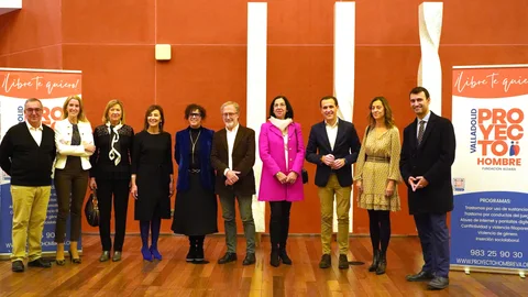 El presidente de la Diputación, Conrado Íscar; los concejales Manuel Saravia, Pilar del Olmo y Rafaela Romero, además de la subdelegada del Gobierno en la provincia, Alicia Villar, y la directora de Proyecto Hombre en Valladolid, María Paz de la Puente