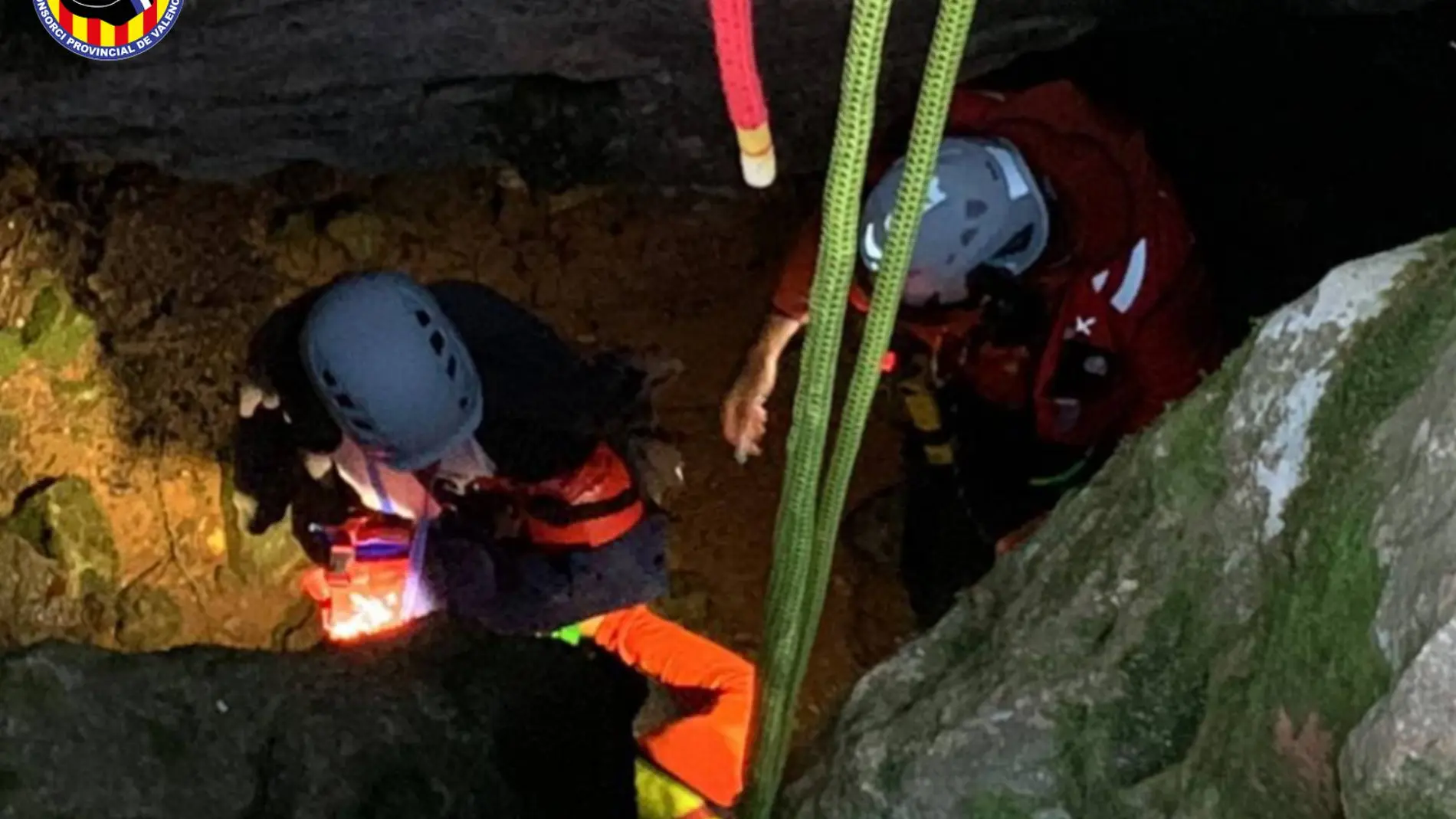 Imágenes del rescate en la cueva del Barx, en Valencia