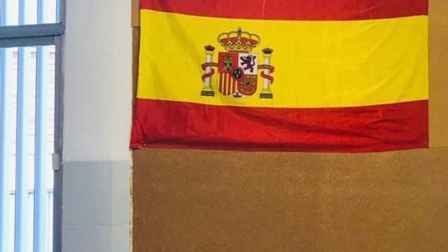 Los Padres De Los Alumnos Expulsados Por Colgar La Bandera Española ...