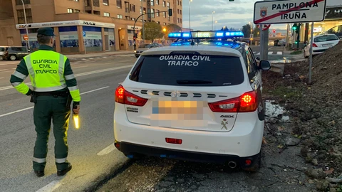 Un miembro de la Guardia Civil de tráfico de Navarra. La Razón.
