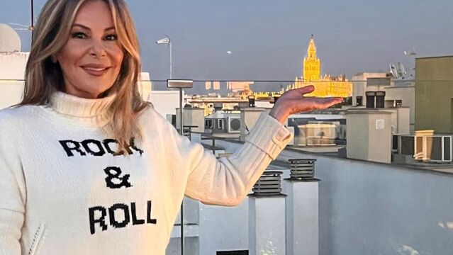 La presentadora nos da una lección de estilo con este mono que queremos copiar para todos nuestros eventos navideños