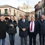 La consejera de Familia e Igualdad de Oportunidades, Isabel Blanco, junto con otros responsables políticos, durante su visita a Segovia.