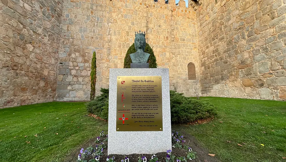 Busto de la reina Católica con su placa
