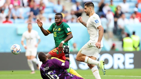 Una de las jugadas del partido donde Camerún marcó gol
