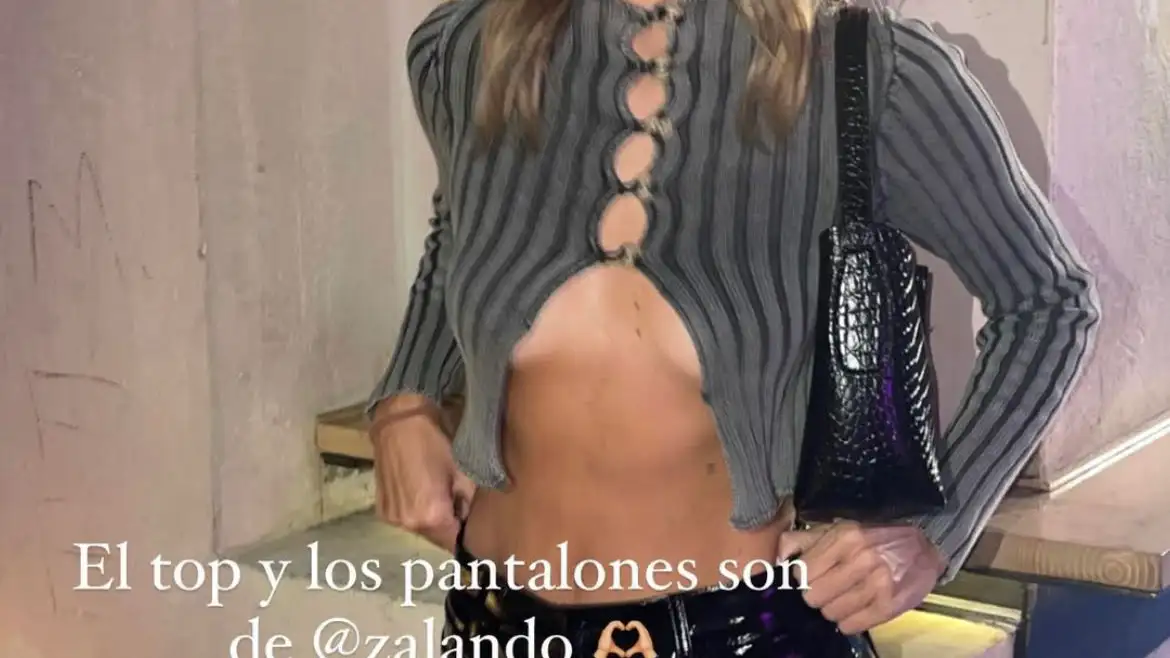 Anna Padilla con pantalón de vinilo.