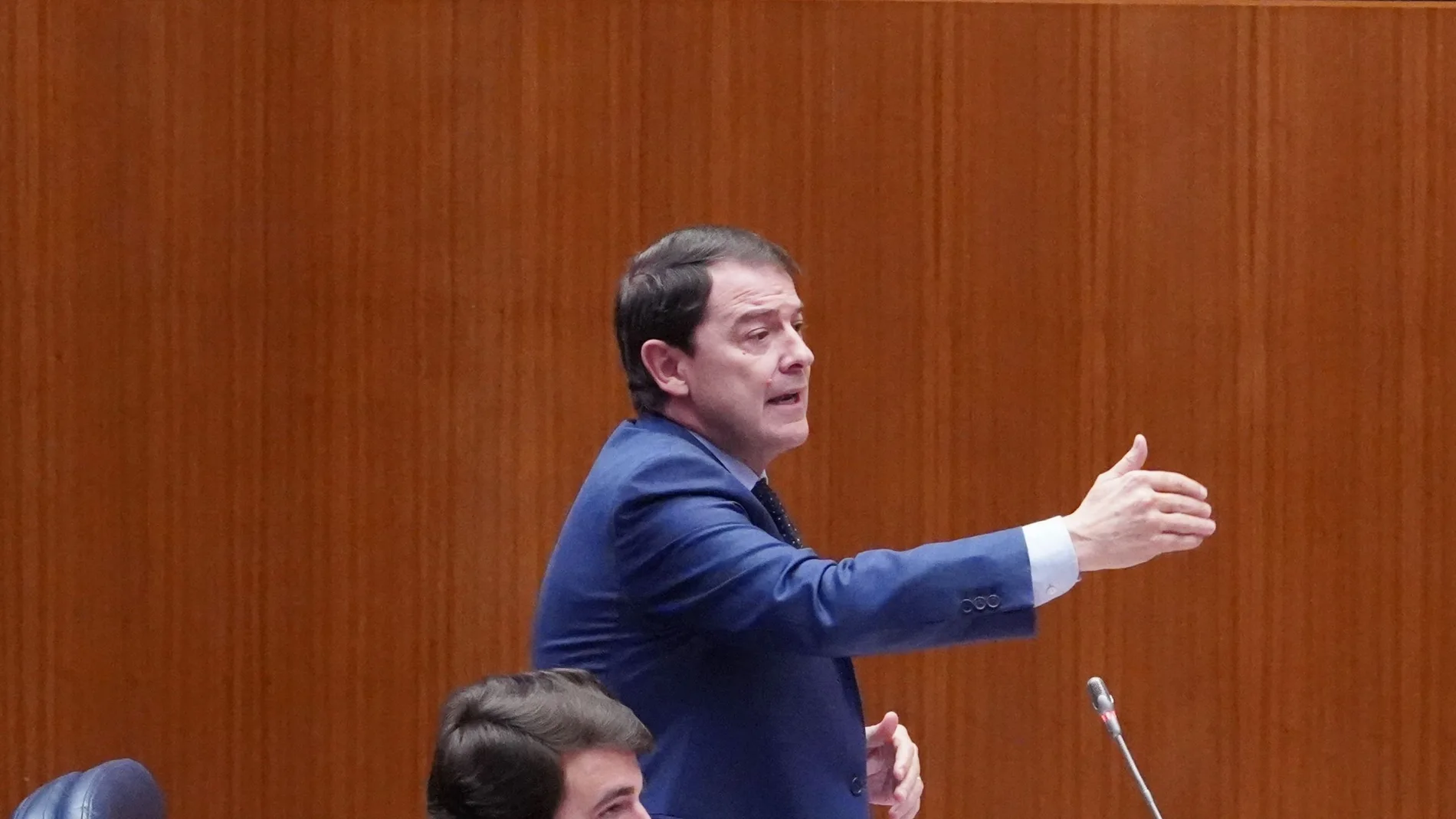 Fernández Mañueco interviene en el Pleno de las Cortes