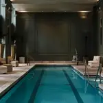 Así es la piscina interior de la Steinway Tower.