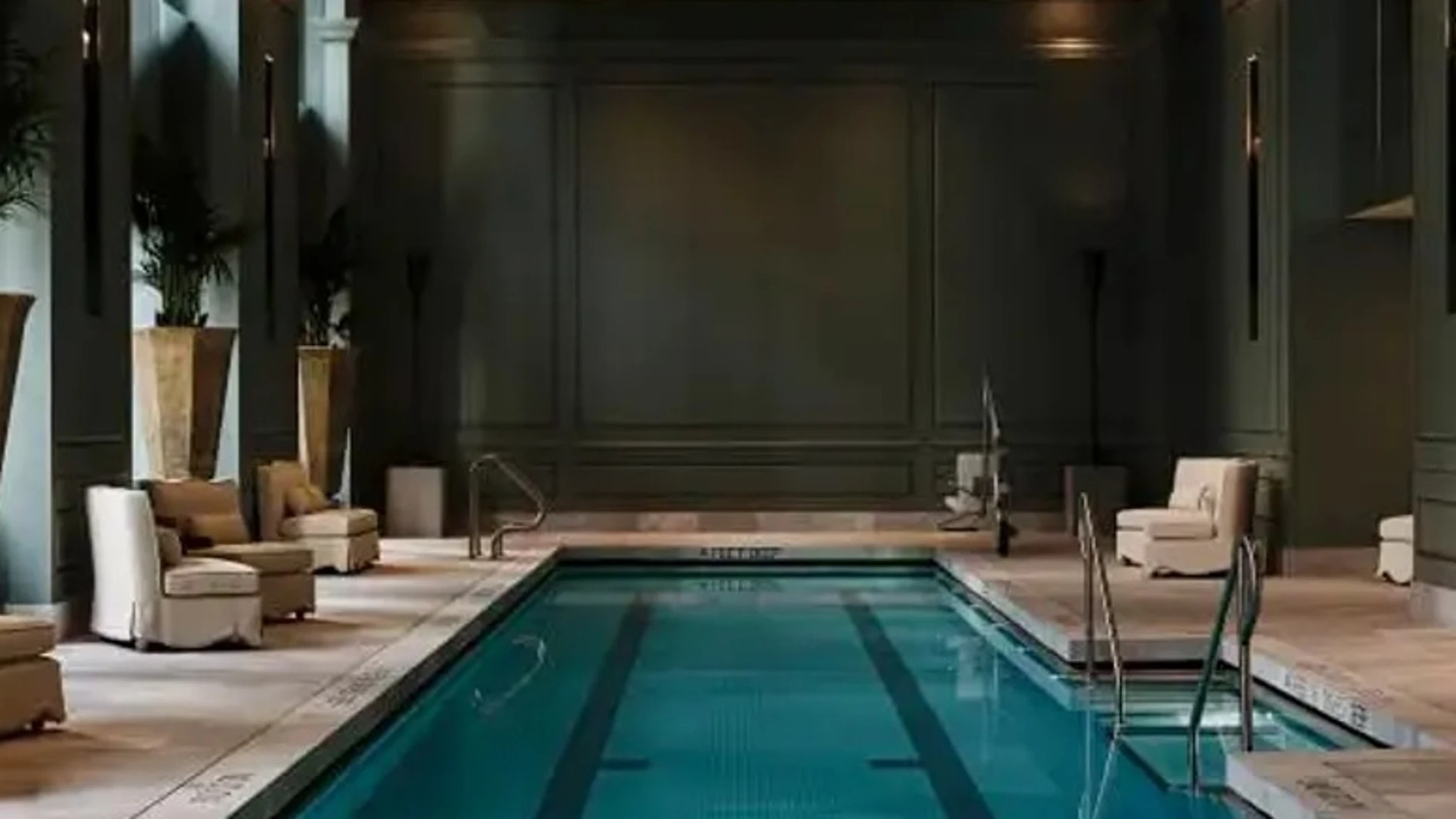 Así es la piscina interior de la Steinway Tower.